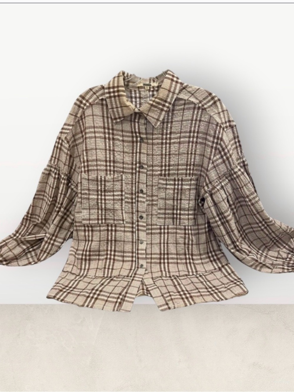 Gimmicks by BKE Women's Trumpet Sleeve Shirt Small